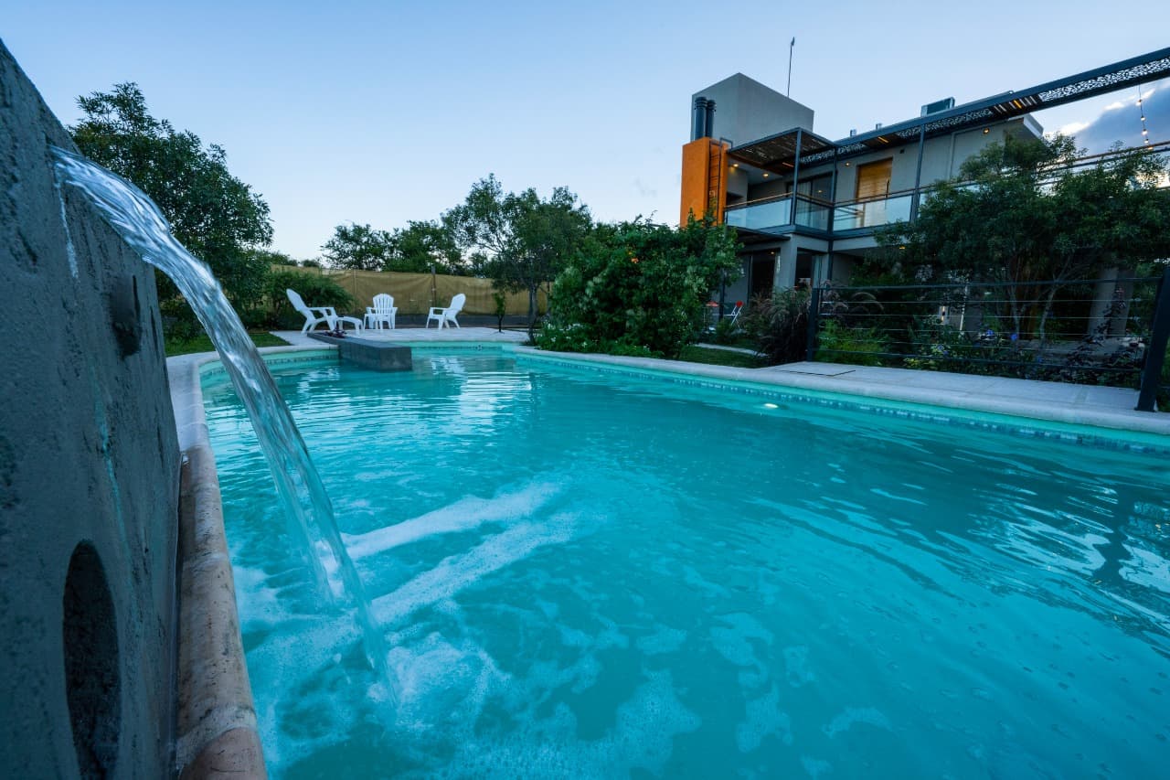 Servicio de hospedaje Calacabana - vista desde cascada pileta